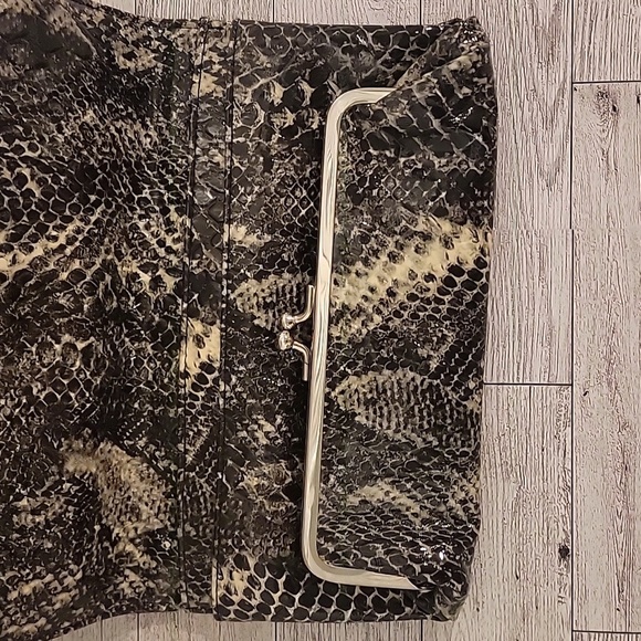 Kenneth Cole Reaction Snake Skin Black And Gray Clutch Wallet - Picture 4 of 7